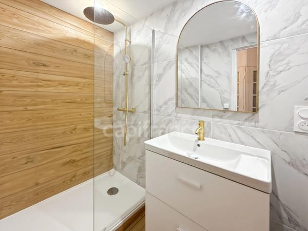 Superbe appartement 3 pièces, lumineux et plein de caractère, offrant une vue exceptionnelle dans un cadre unique.