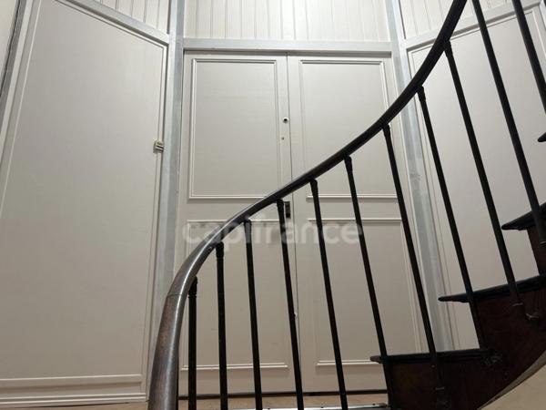 Superbe appartement 3 pièces, lumineux et plein de caractère, offrant une vue exceptionnelle dans un cadre unique.