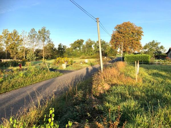 TERRAIN VIABILISE AVEC VUE DOMINANTE