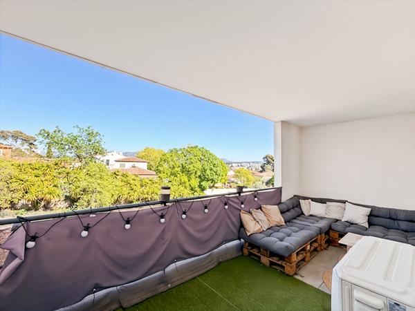 A LOUER - T2 avec terrasse de 12 m² et parking privatif, Résidence récente sécurisée, Marseille 13013