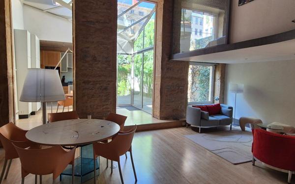 Maison à vendre    5 pièces • 127,38 m2 Lyon 1