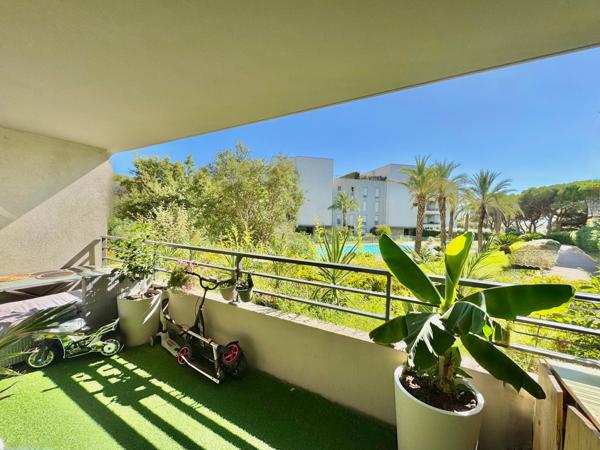 Fréjus proche toutes commodités - appartement T3 rez de jardin avec parking résidence avec piscine