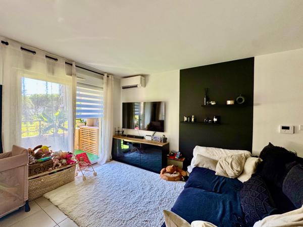 Fréjus proche toutes commodités - appartement T3 rez de jardin avec parking résidence avec piscine