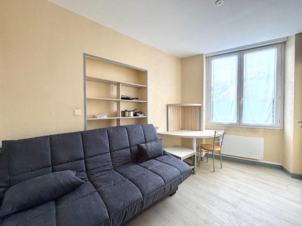 79300 BRESSUIRE Studio meublé à louer, Centre-ville de Bressuire