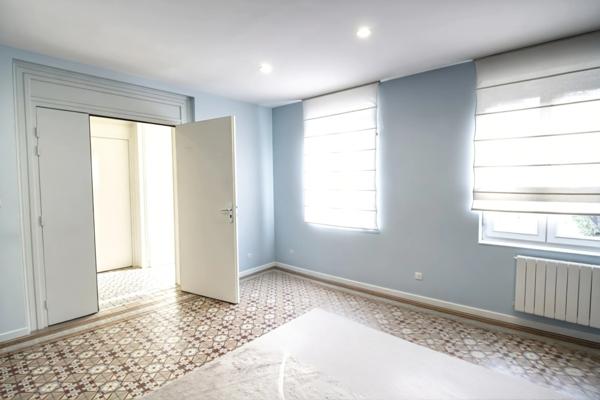 Immeuble à Douai (59), maison individuelle, 148m² , 3 chambres, parking, dépendances et jardin 1400m²!