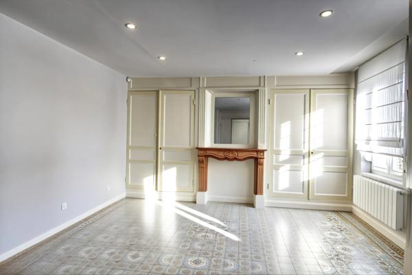 Immeuble à Douai (59), maison individuelle, 148m² , 3 chambres, parking, dépendances et jardin 1400m²!