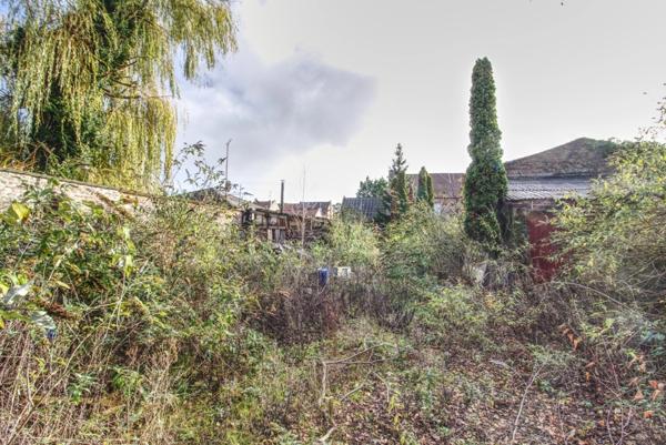 Immeuble à Douai (59), maison individuelle, 148m² , 3 chambres, parking, dépendances et jardin 1400m²!