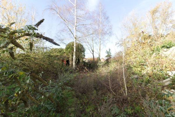 Immeuble à Douai (59), maison individuelle, 148m² , 3 chambres, parking, dépendances et jardin 1400m²!