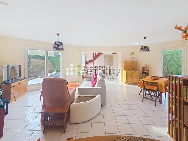 Maison 6 pièces - 130 m² Exclusivité efficity