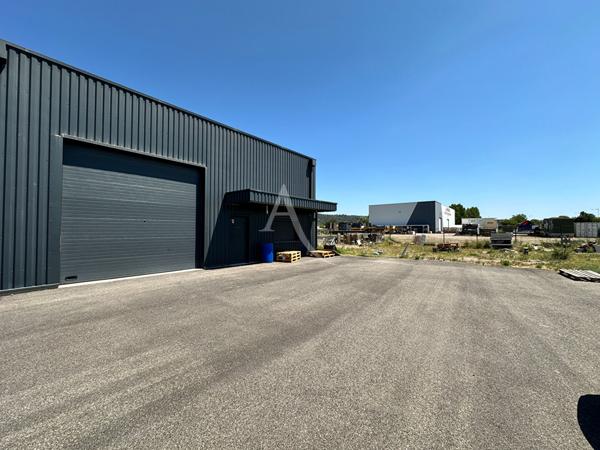 LOCAL COMMERCIAL DE 175M2 AVEC EXTERIEUR DE 200M2 ET PARKING TERRAIN CLOTURE ET SECURISE A VINON SUR VERDON
