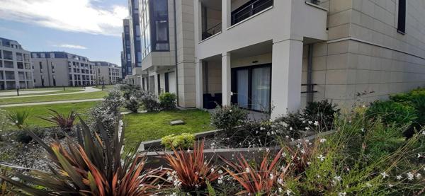 Appartement rez-de-jardin proche centre et plages