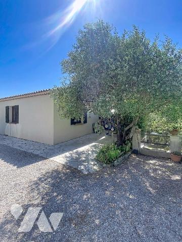 VALBONNE Maison familiale avec dépendances