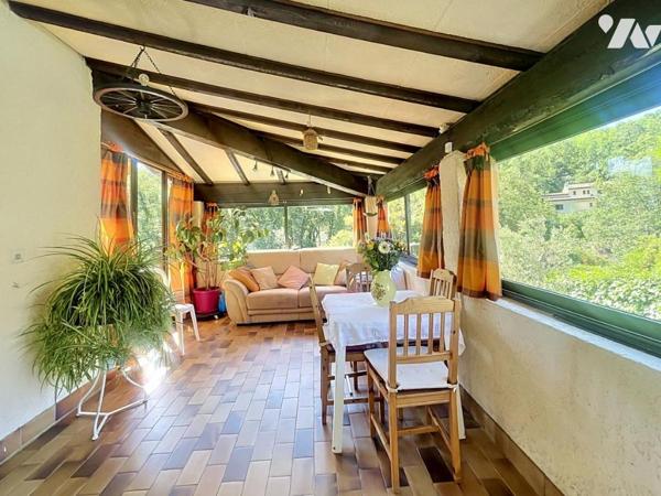 VALBONNE Maison familiale avec dépendances