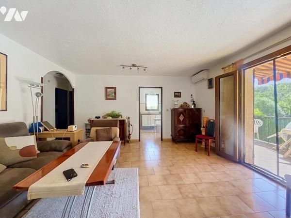 VALBONNE Maison familiale avec dépendances