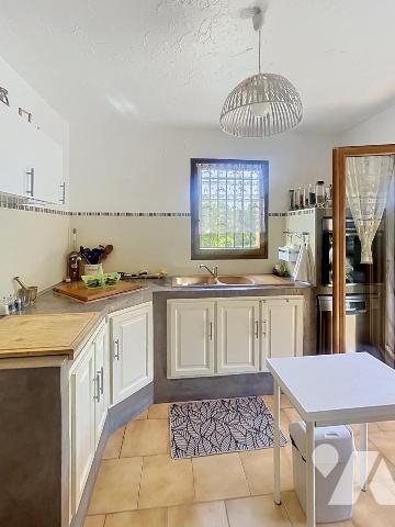 VALBONNE Maison familiale avec dépendances