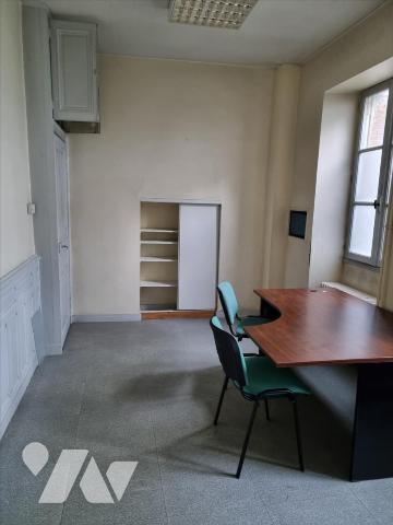 Quartier proche U.C.O, proximité Place  André Leroy, Immeuble sur 3 niveaux  de 50m² + Combles
...