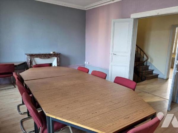 Quartier proche U.C.O, proximité Place  André Leroy, Immeuble sur 3 niveaux  de 50m² + Combles
...