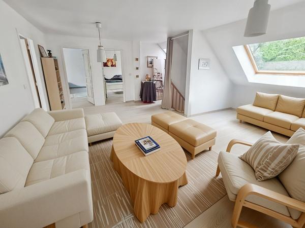 Maison à Arpajon 9 pièces 229 m2 , 5 chambres et un bureau. Garage.