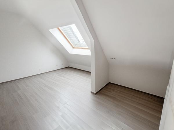 Maison à Arpajon 9 pièces 229 m2 , 5 chambres et un bureau. Garage.