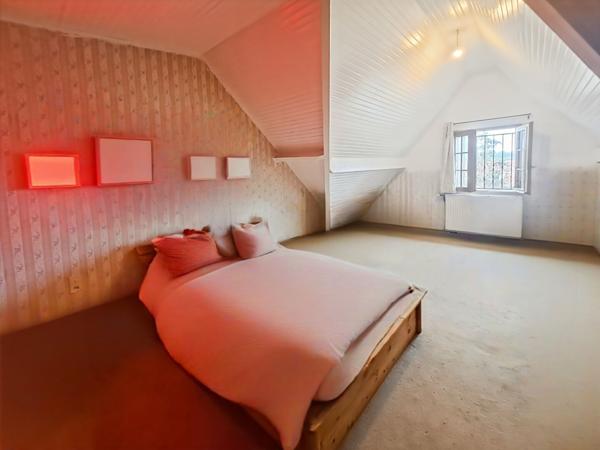 Maison à Arpajon 9 pièces 229 m2 , 5 chambres et un bureau. Garage.