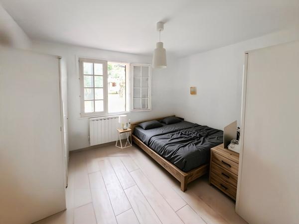 Maison à Arpajon 9 pièces 229 m2 , 5 chambres et un bureau. Garage.