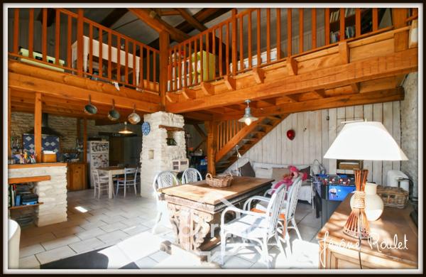 Maison en pierre à vendre 6 pièces Champigny-En-Rochereau (86) Terrain 2 800 m² avec dépendances