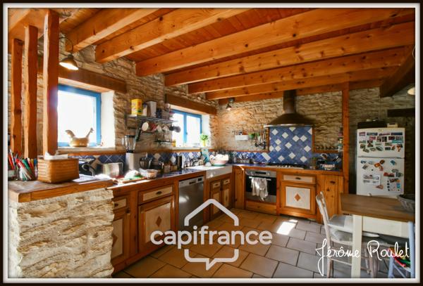 Maison en pierre à vendre 6 pièces Champigny-En-Rochereau (86) Terrain 2 800 m² avec dépendances