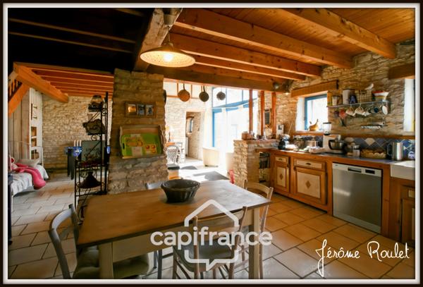 Maison en pierre à vendre 6 pièces Champigny-En-Rochereau (86) Terrain 2 800 m² avec dépendances