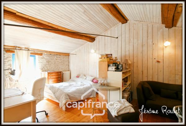 Maison en pierre à vendre 6 pièces Champigny-En-Rochereau (86) Terrain 2 800 m² avec dépendances