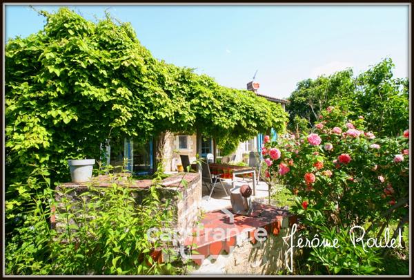 Maison en pierre à vendre 6 pièces Champigny-En-Rochereau (86) Terrain 2 800 m² avec dépendances