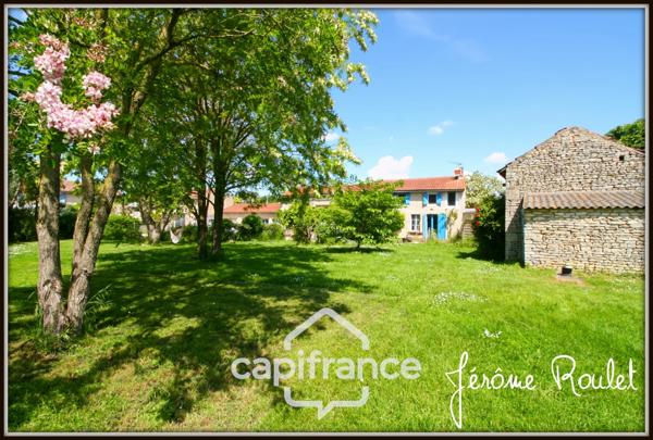 Maison en pierre à vendre 6 pièces Champigny-En-Rochereau (86) Terrain 2 800 m² avec dépendances