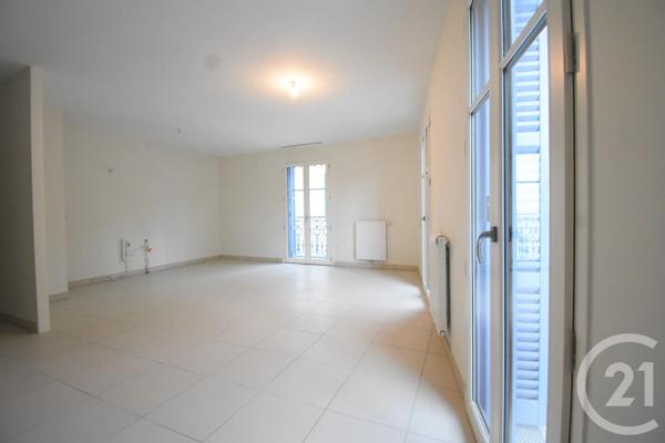 Appartement T3 à vendre  3 pièces - 59,43 m 2   VICHY  - 03