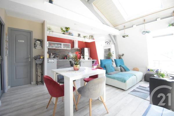 Appartement T3 à vendre  3 pièces - 59,43 m 2   VICHY  - 03