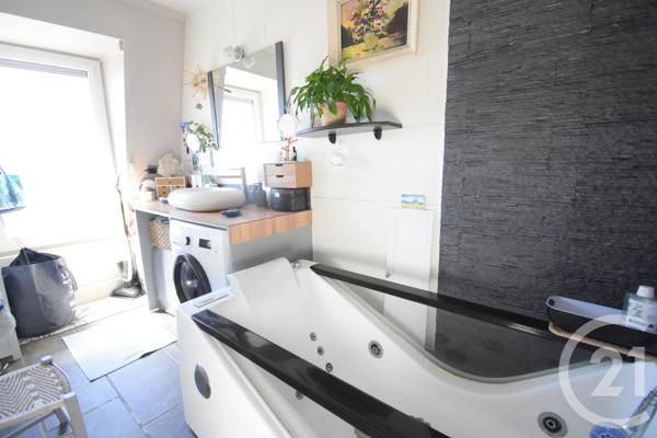 Appartement T3 à vendre  3 pièces - 59,43 m 2   VICHY  - 03