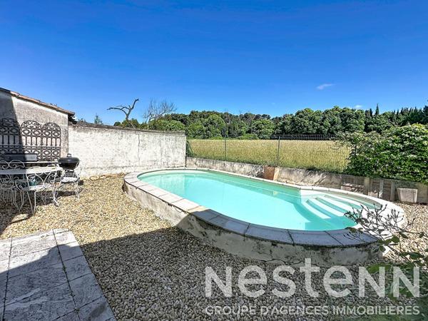 Maison à vendre à Saint-Rémy-de-Provence avec jardin, piscine, garage et vue sur les champs