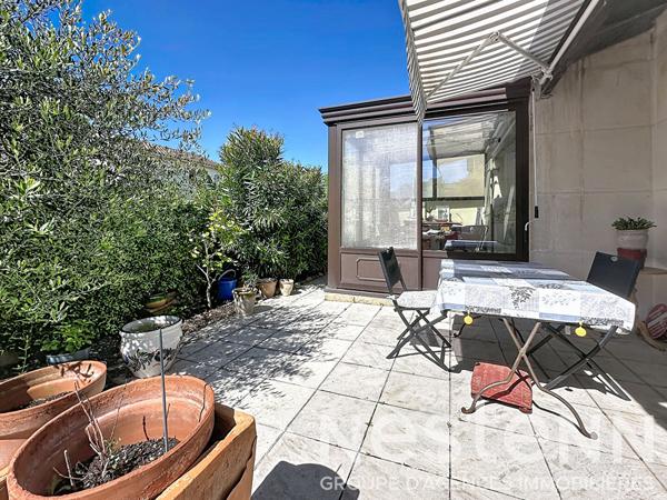 Maison à vendre à Saint-Rémy-de-Provence avec jardin, piscine, garage et vue sur les champs
