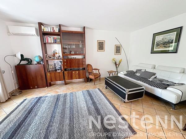 Maison à vendre à Saint-Rémy-de-Provence avec jardin, piscine, garage et vue sur les champs