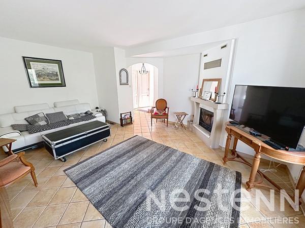 Maison à vendre à Saint-Rémy-de-Provence avec jardin, piscine, garage et vue sur les champs