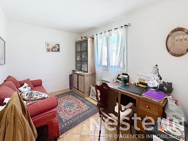 Maison à vendre à Saint-Rémy-de-Provence avec jardin, piscine, garage et vue sur les champs