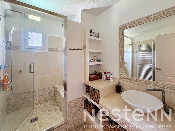 Maison à vendre à Saint-Rémy-de-Provence avec jardin, piscine, garage et vue sur les champs
