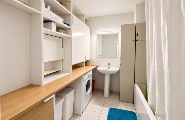 Appartement
         3 pièces
        - 65 m² 185 000 € *