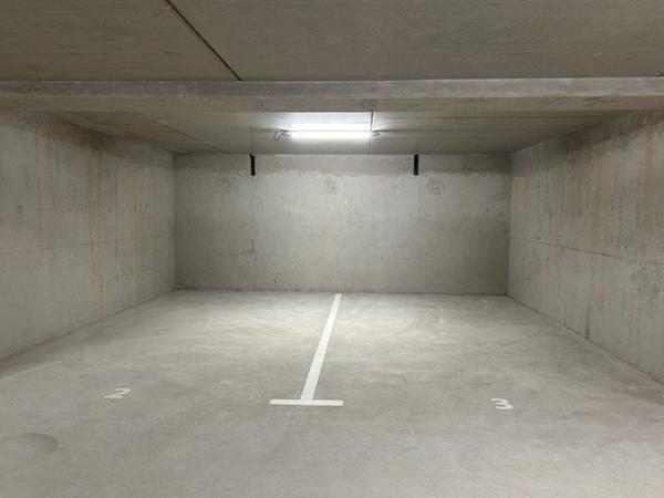 LOCAL COMMERCIAL DE 290 M² AVEC STATIONNEMENTS