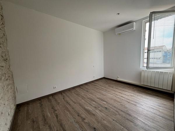 Maison de ville rénovée avec cour plein sud