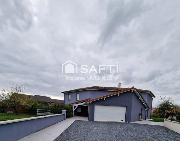 Belle Maison Traditionnelle de 260 m² édifiée sur un terrain de 1044 m²