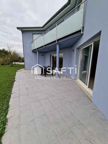 Belle Maison Traditionnelle de 260 m² édifiée sur un terrain de 1044 m²