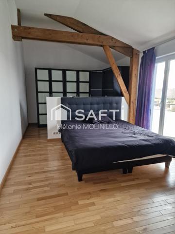 Belle Maison Traditionnelle de 260 m² édifiée sur un terrain de 1044 m²