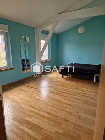 Belle Maison Traditionnelle de 260 m² édifiée sur un terrain de 1044 m²