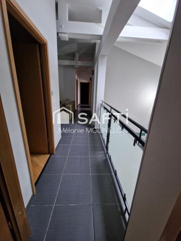 Belle Maison Traditionnelle de 260 m² édifiée sur un terrain de 1044 m²