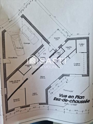 Belle Maison Traditionnelle de 260 m² édifiée sur un terrain de 1044 m²