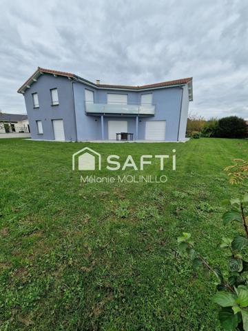 Belle Maison Traditionnelle de 260 m² édifiée sur un terrain de 1044 m²